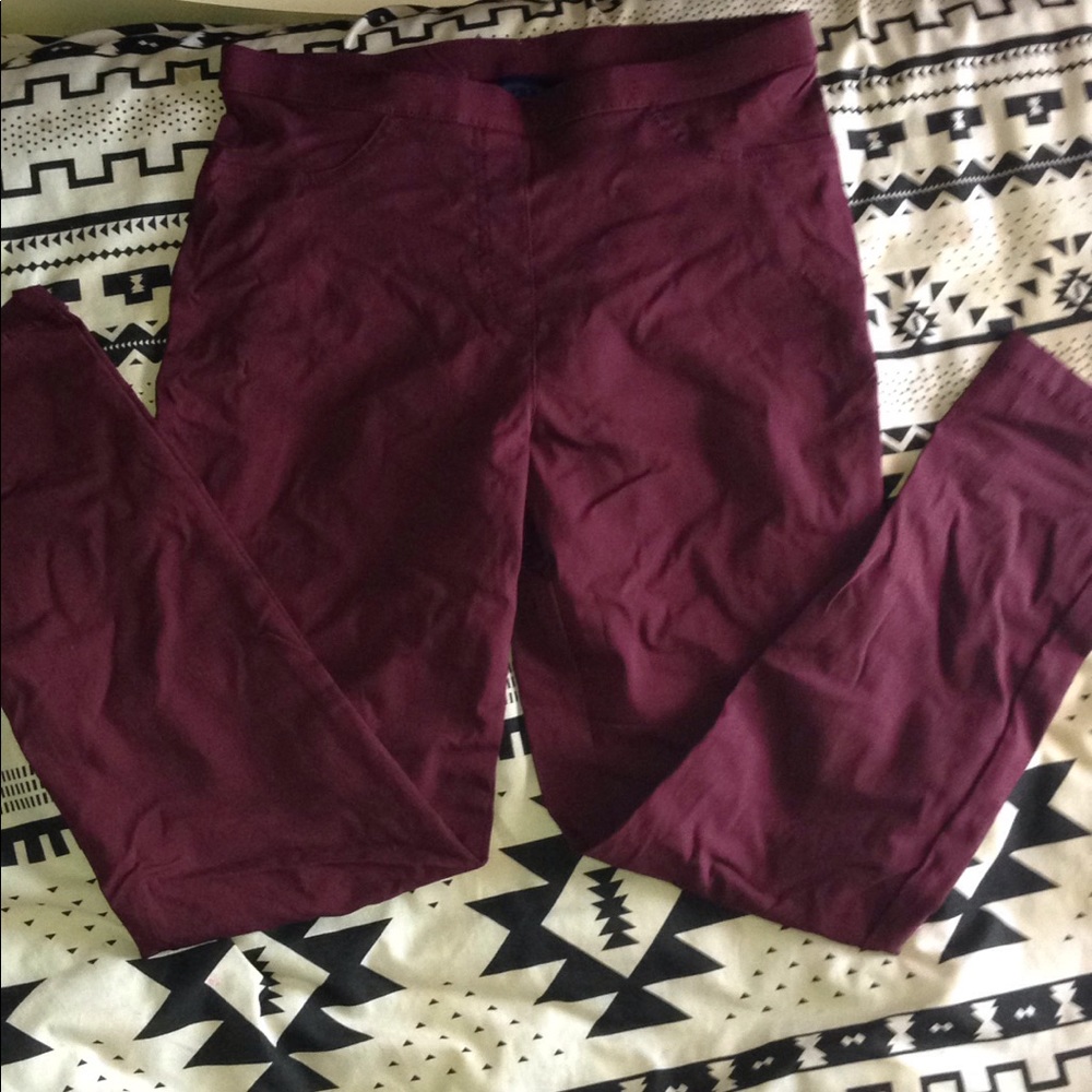 Maroon Jeans/Jeggings.